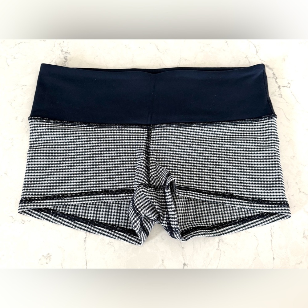 Lululemon Athletica Boogie Short in Innkwell Navy Gingham Size 6 EUC